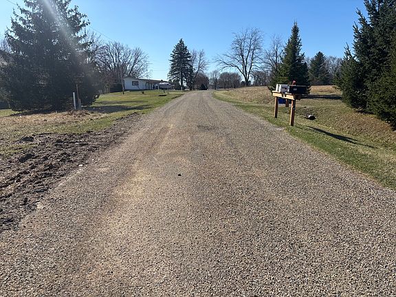 4th image of 1050 Spring Mill Ct