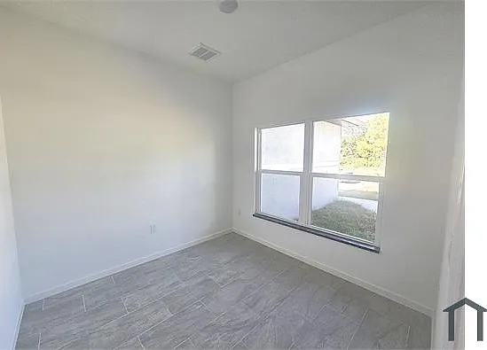 940 Sterling St E — Photo 20