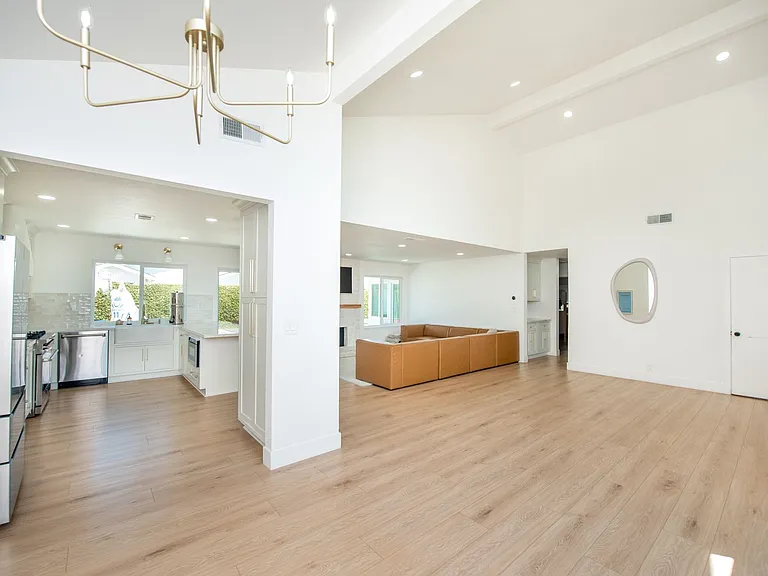 9891 Hot Springs Dr — Photo 16