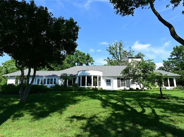 38 Godwin Ln, Saint Louis, MO 63124