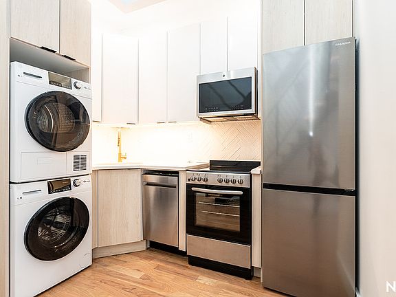 3rd image of 489 Grand St #4R