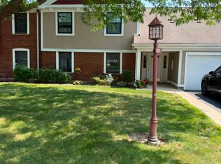 327 Wildberry Ct UNIT D2, Schaumburg, IL 60193
