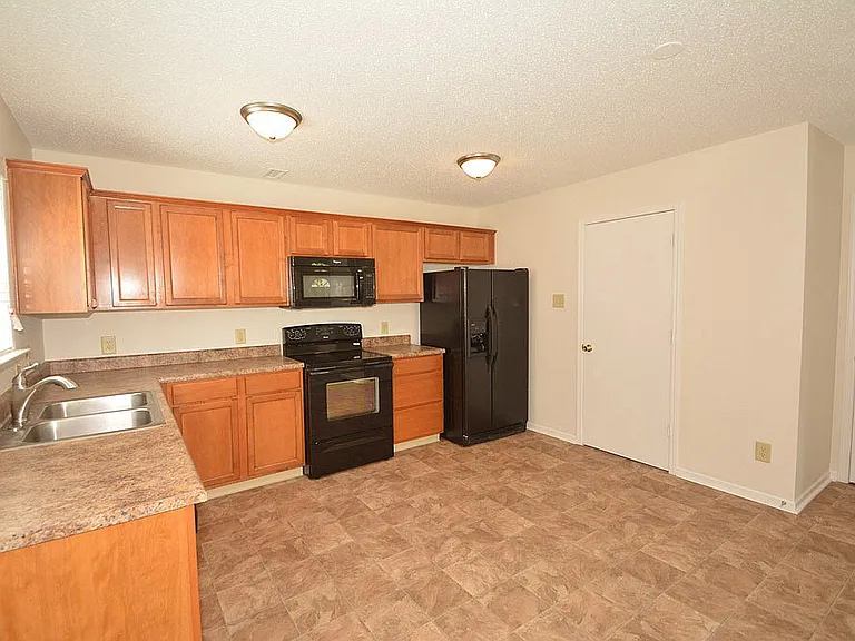 12162 Maize Dr — Photo 9