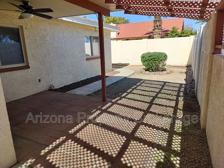 2192 E Balboa Dr — Photo 27