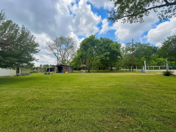8925 Spruce St, Hitchcock, TX 77563