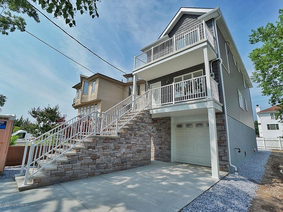 1st image of 686 Yetman Ave