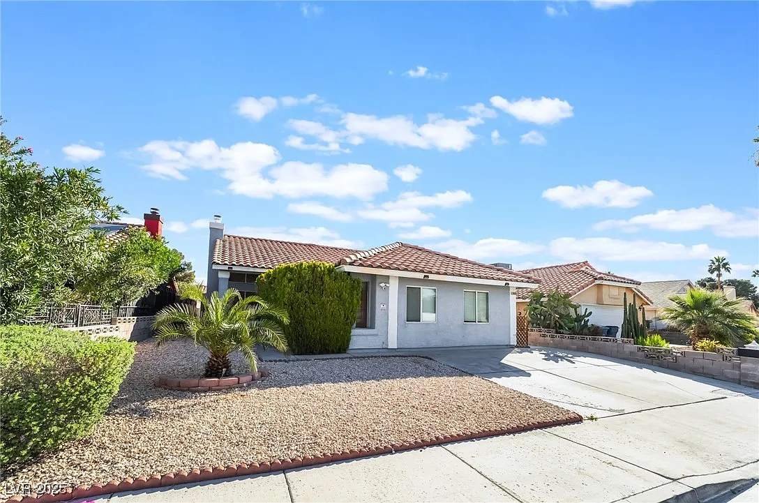 3 bed, 2.0 bath, 1682 sqft, $4,995 — Photo 3