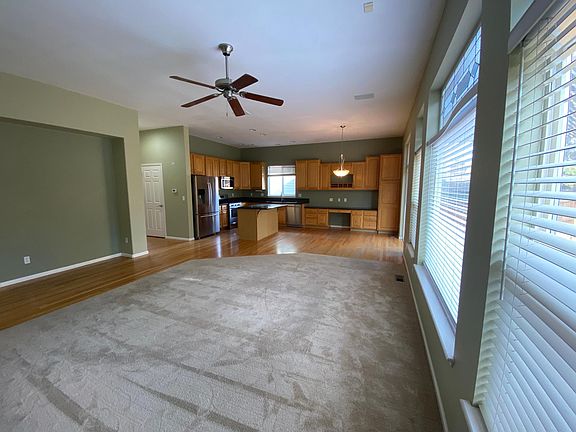 Spacious Light and Bright Great Room