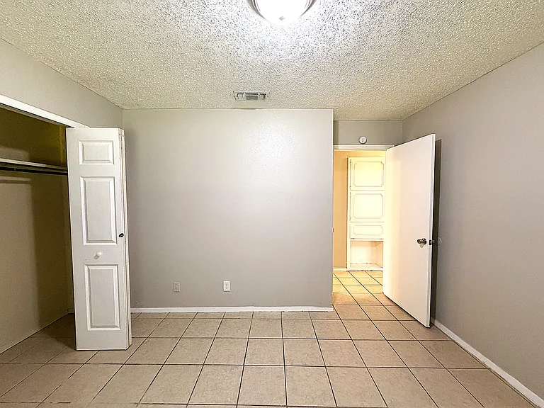 2105 Coach Dr — Photo 22