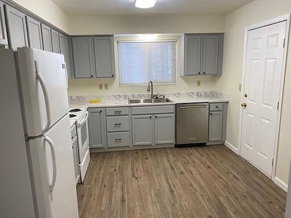 5th image of 3737 Larch Ave #1