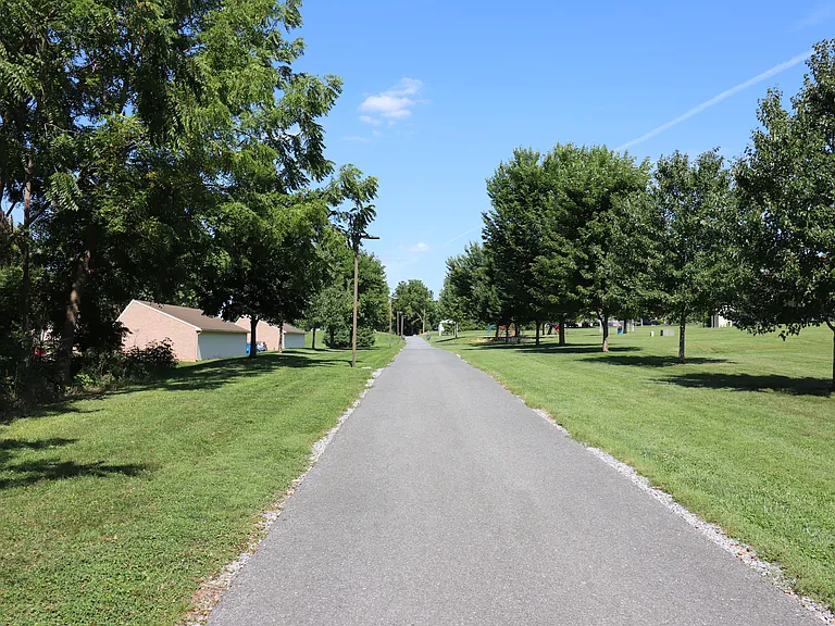 244 Colonial Dr — Photo 21