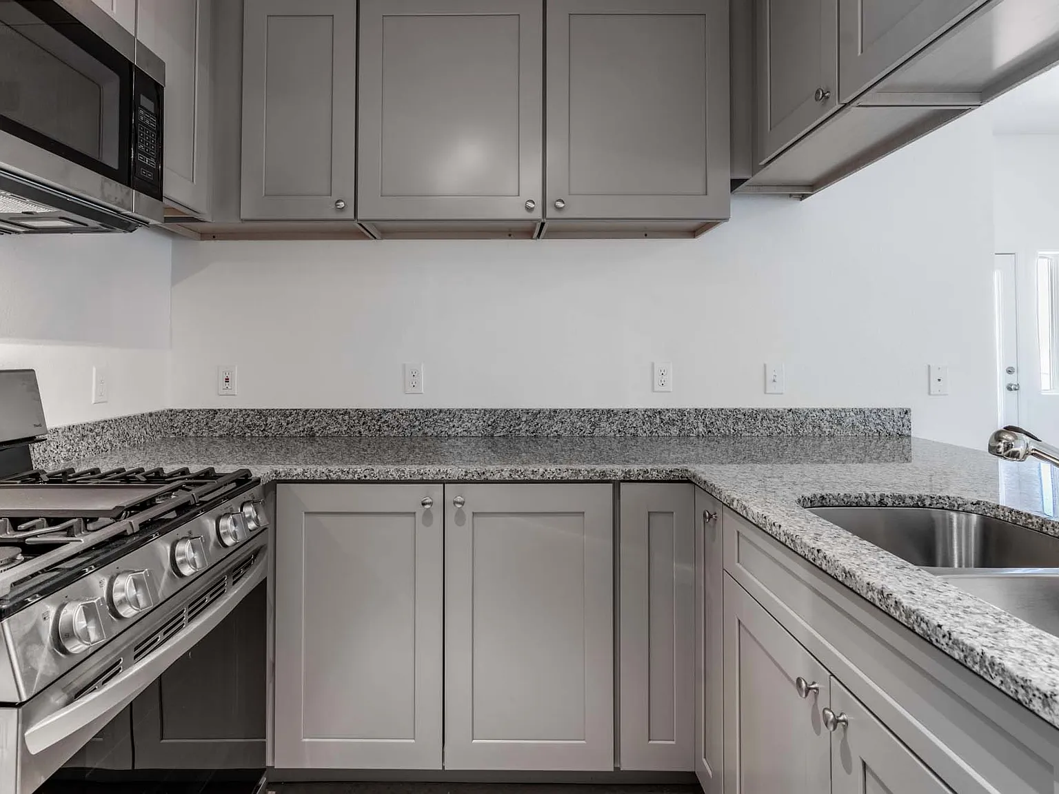 1517 Meadowlark Ln SE - NEW Top End Town Homes in Rio Rancho — Photo 2