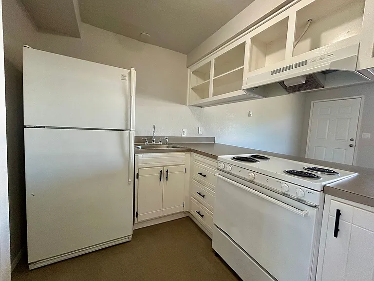 1422 Chestnut St. - 8 Unit — Photo 5