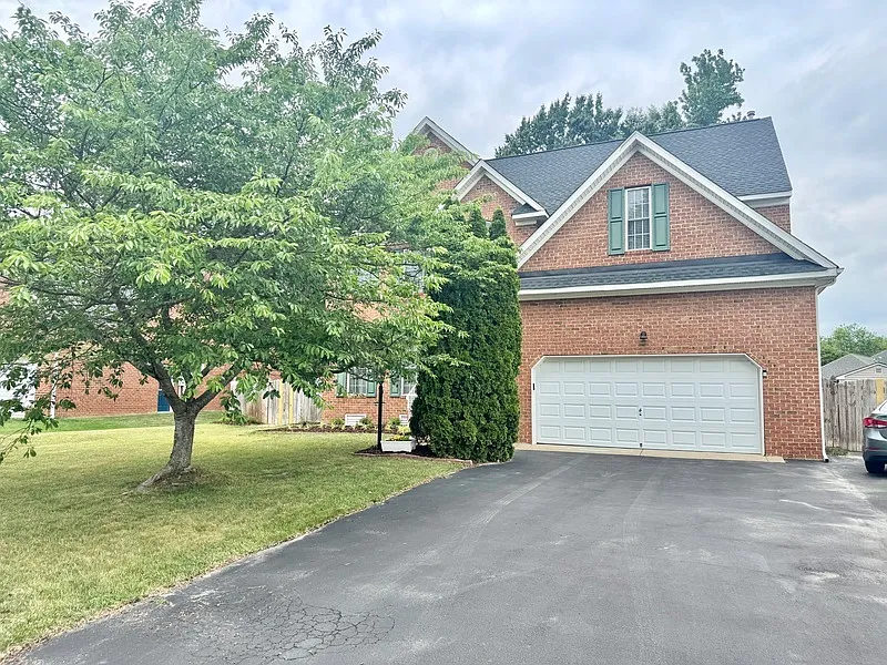 Building Photo - 9342 Summer Oak Dr