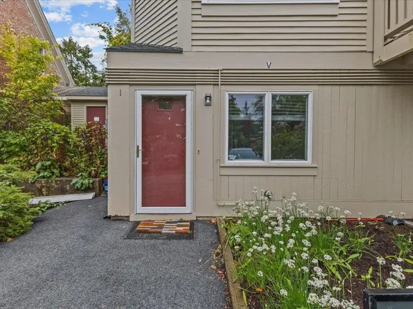 337 College Street #1, Burlington, VT 05401