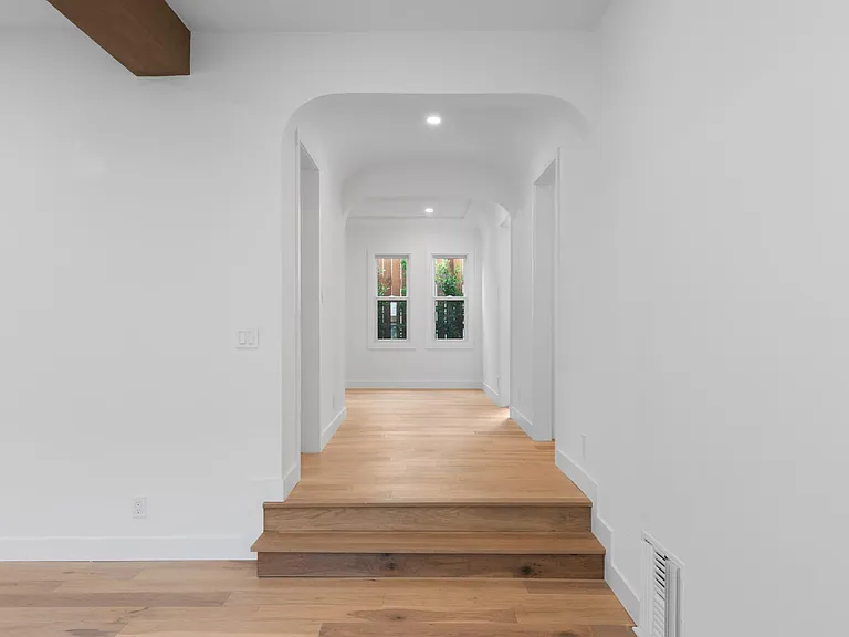 1020 Carol Dr — Photo 10
