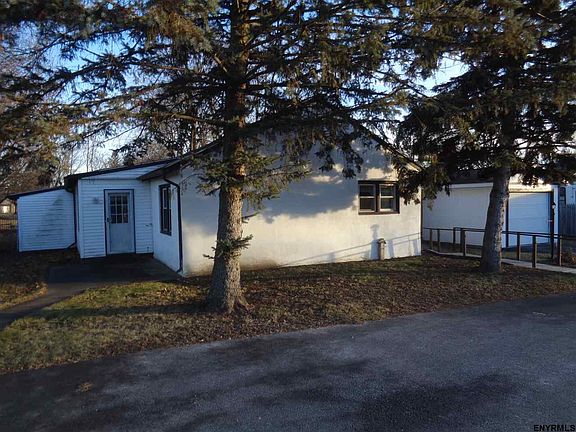 2nd image of 27 Louis Dr