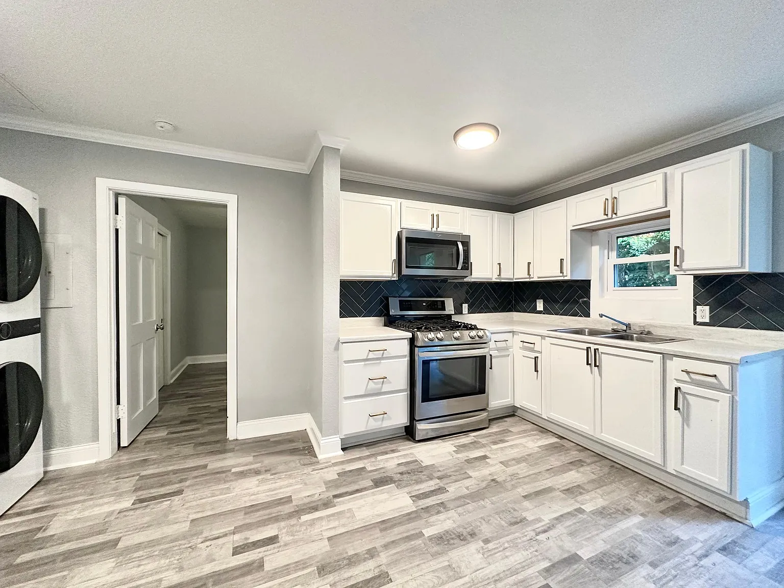 1 bed, 610 sqft, $1,375 — Photo 2