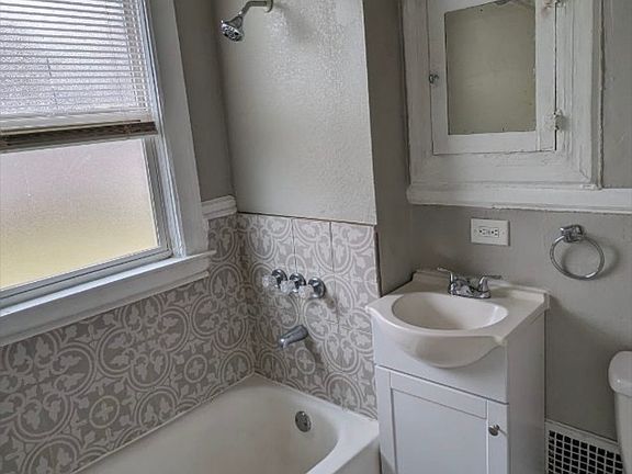 5th image of 536 Holbrook Ave #A