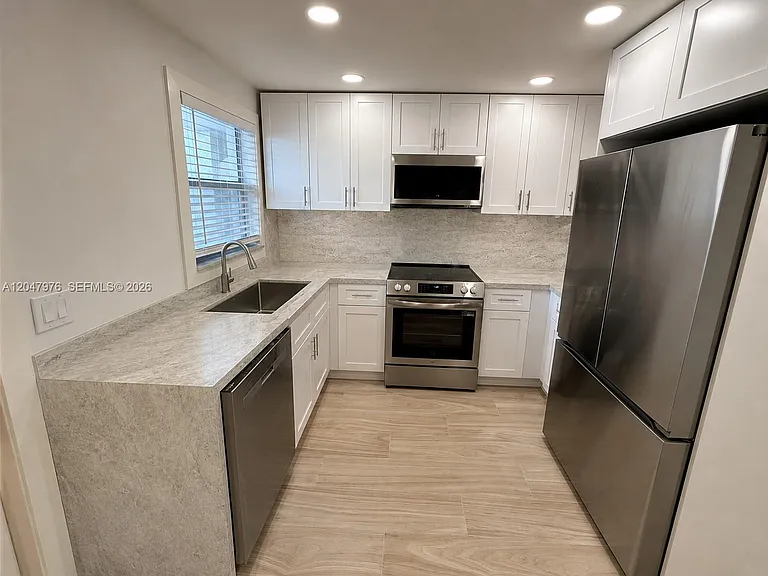 8600 Sunrise Lakes Blvd #102 — Photo 3