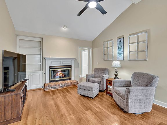 3rd image of 1521 Brentwood Pointe