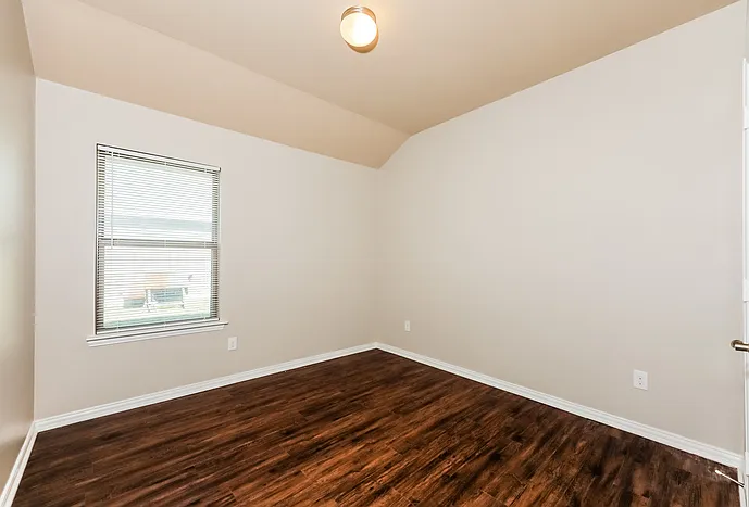 930 Haley Dr — Photo 13