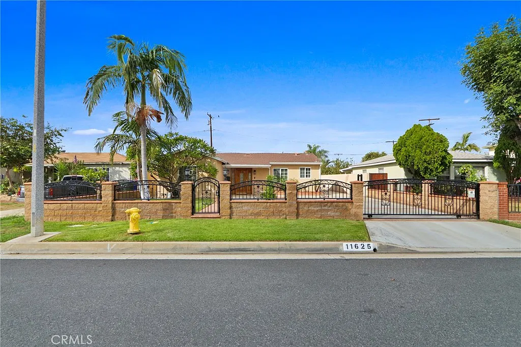 4 bed, 1600 sqft, $4,600 — Photo 1