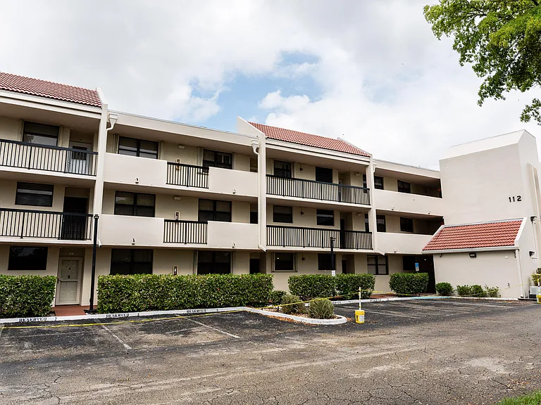 112 Lake Emerald Dr #203 — Photo 24