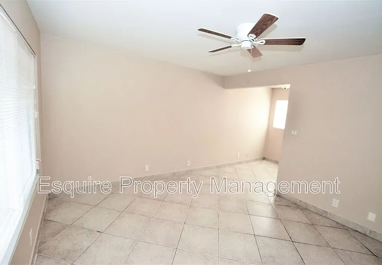 154 E C St #D — Photo 4