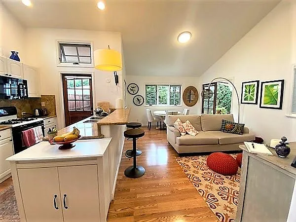 Open Floor Plan - 1215 E Mason St