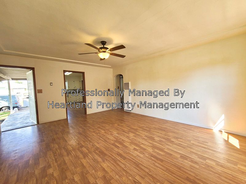 2nd image of 2511 Cypress Ave