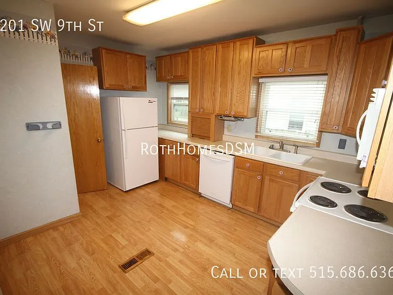 4201 SW 9th St — Photo 13