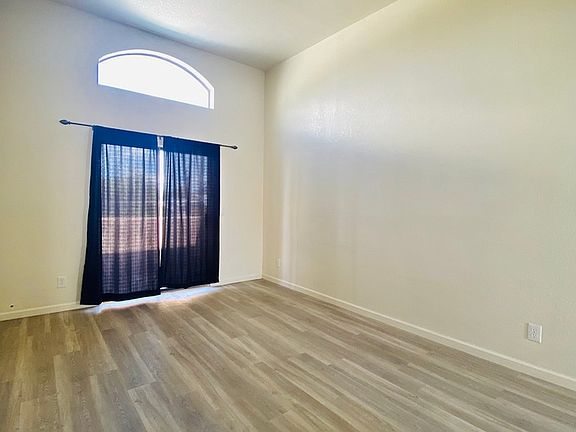 3rd image of 1701 N Park Ave Unit 17