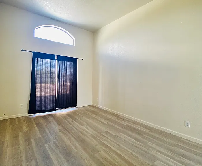 1701 N Park Ave #17 — Photo 3