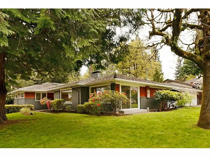 130 Laurel St photo 1