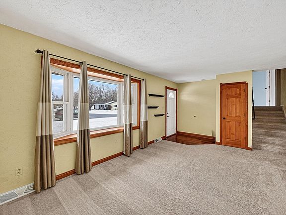 3rd image of 17928 Darden Rd