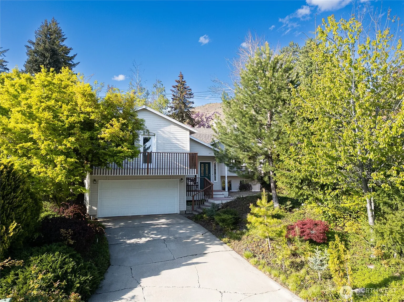 1425 Easthills Terrace photo 1