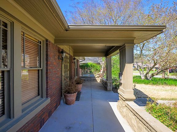 3rd image of 1921 Lyndale Ave