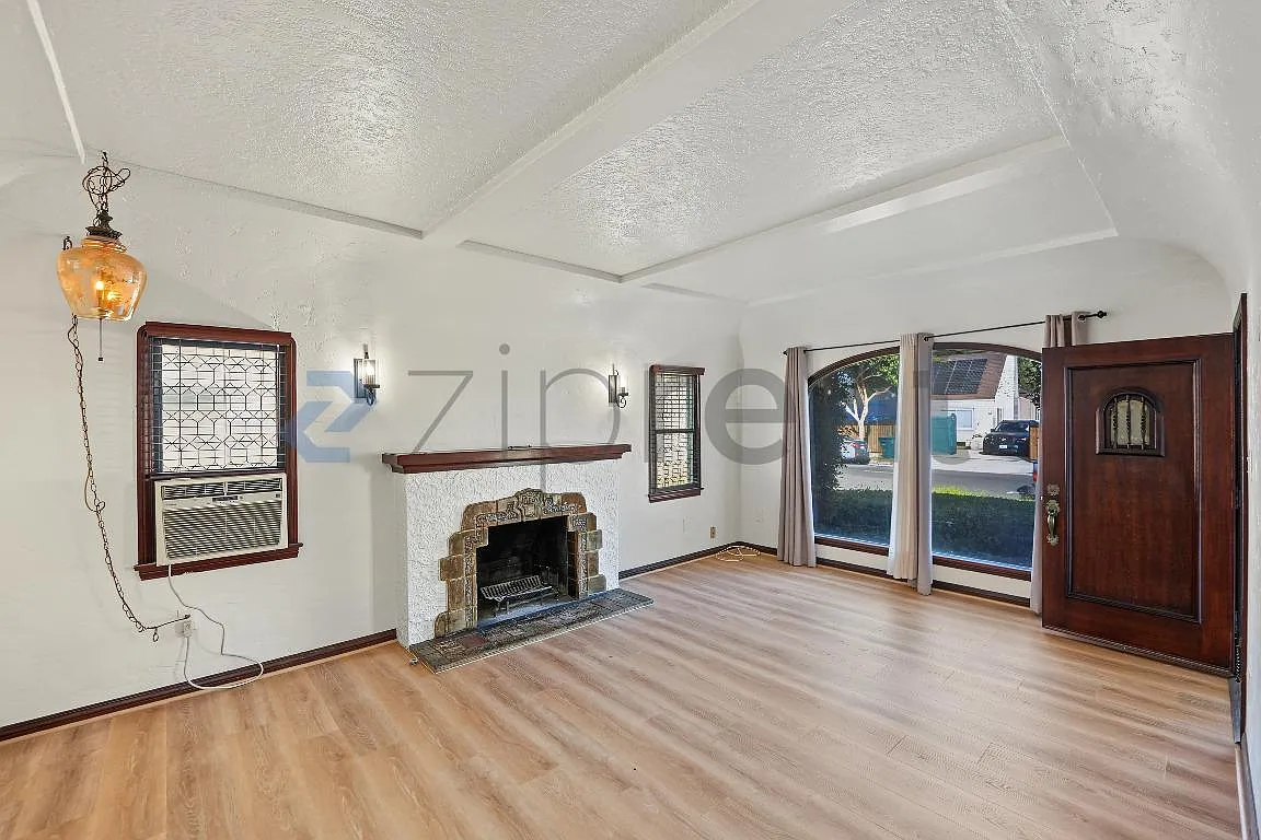 3 bed, 1394 sqft, $3,300 — Photo 4