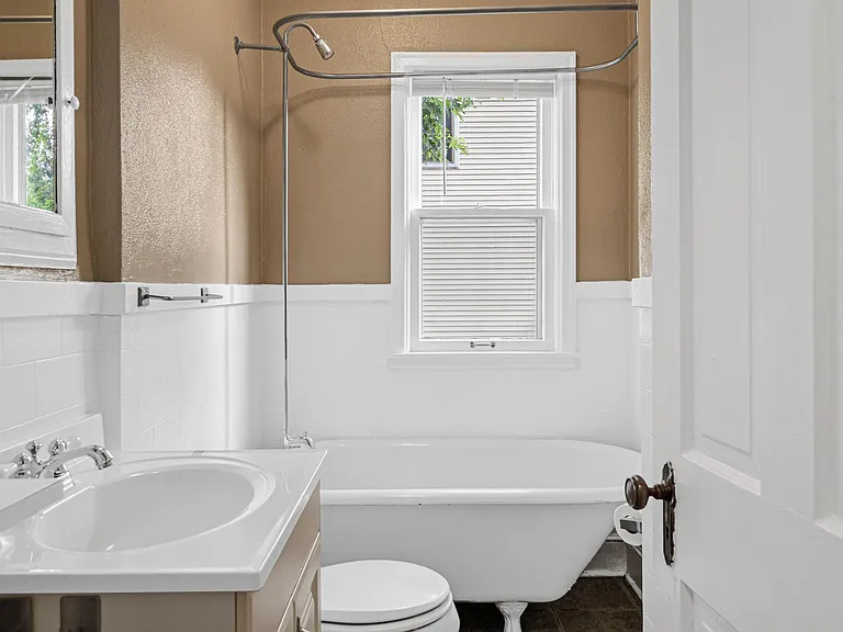 1759 Pleasant St #1 — Photo 10