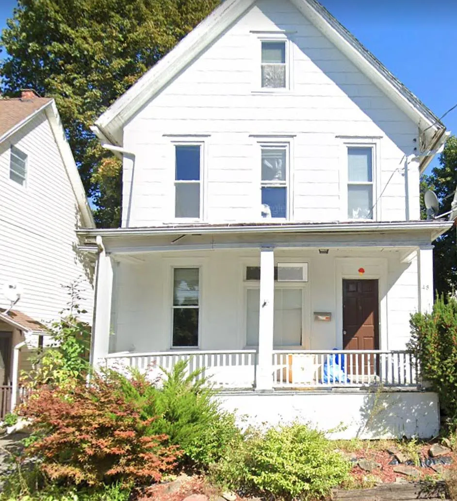 3 bed, 1156 sqft, $2,085 — Photo 1