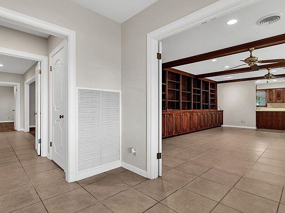 5th image of 2503 Madewood Rd