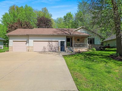 233 Burning Tree Ct, Wrightstown, WI, 54180