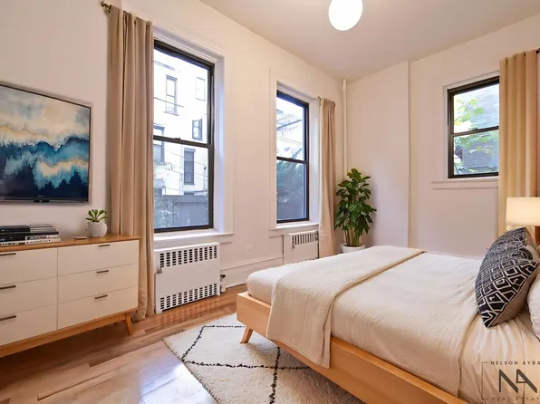 886 Union Street image 4 of 6