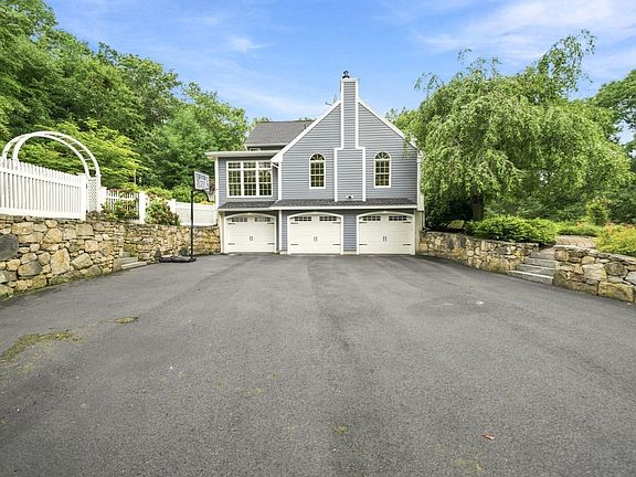 5th image of 38 Cabral Dr