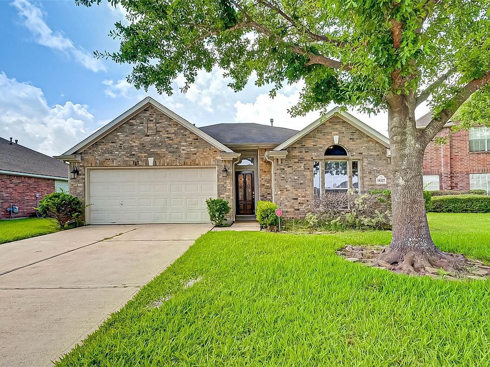 1st image of 19327 Palmoral Dr