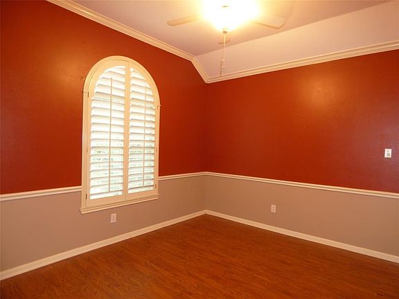 Additional view of the dining room.