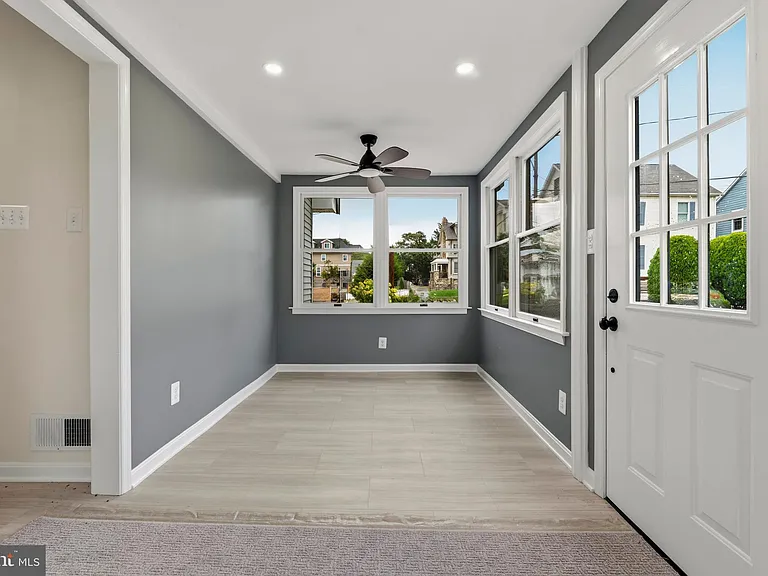 1801 S Glebe Rd — Photo 3