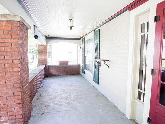 3rd image of 400 S Vine St