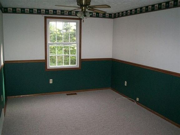 2nd image of 6 Blossomdale Cir